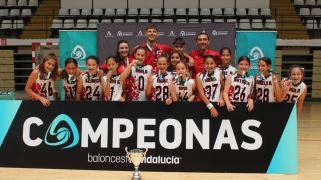 EL EQUIPO 2013 FEMENINO CAMPEÓN DE LA LIGA PROVINCIAL MINI 1ER AÑO